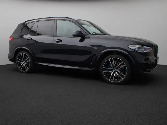 BMW X5 view 4