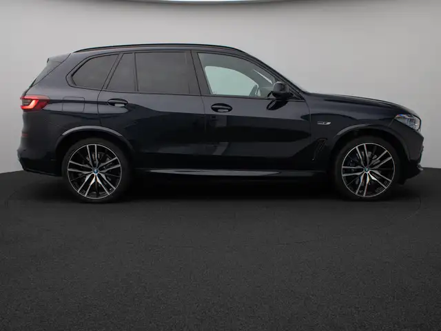 BMW X5 view 5
