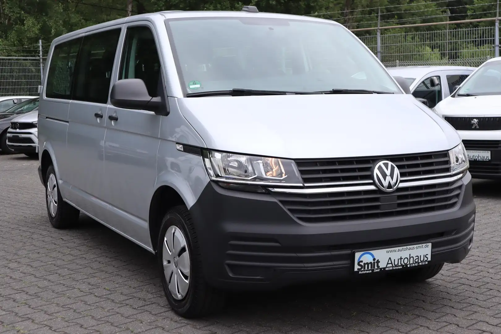 Volkswagen T6.1 Kombi T6.1 Transporter Kombi LANG 9-Sitze/ APP/ DAB Silber - 1