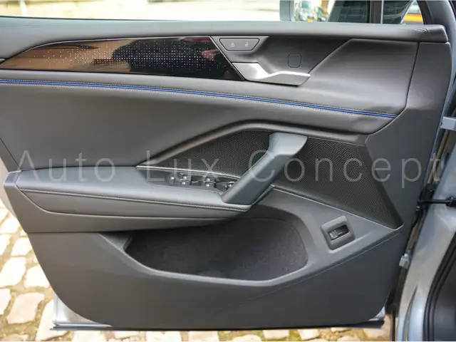 Volkswagen Tiguan view 12