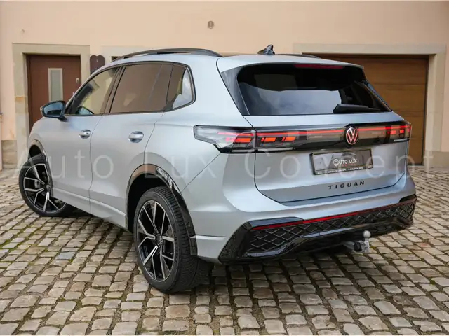 Volkswagen Tiguan view 4