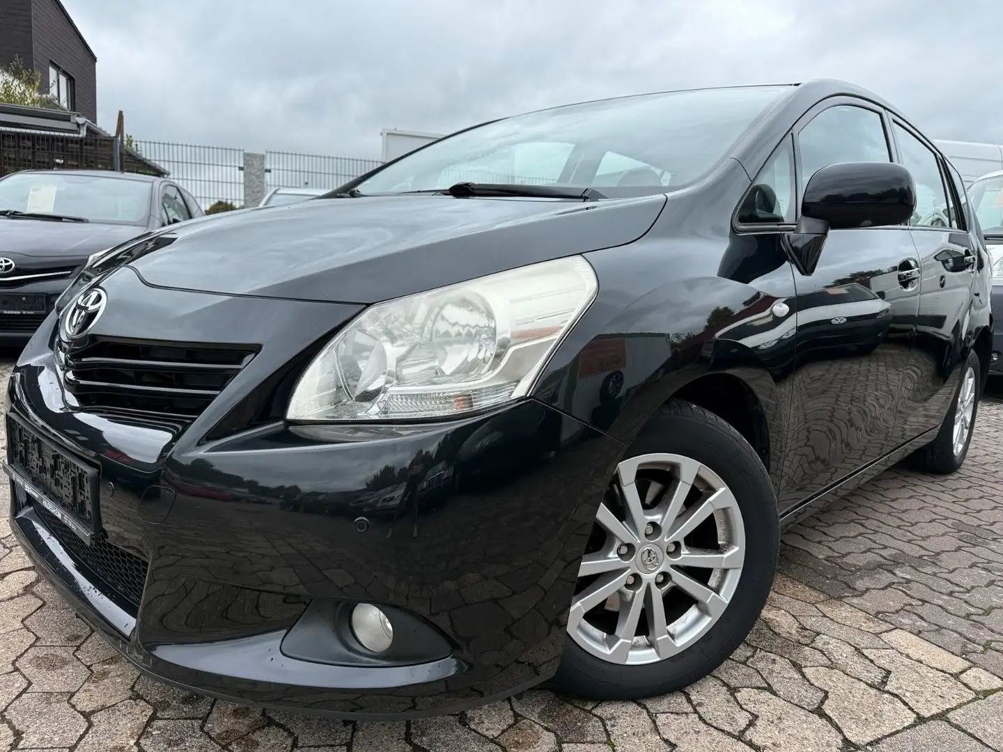 Toyota Verso 2.0l D-4D,Klima,Panorama,7-Sitze,Tüv:12/26 Noir - 1