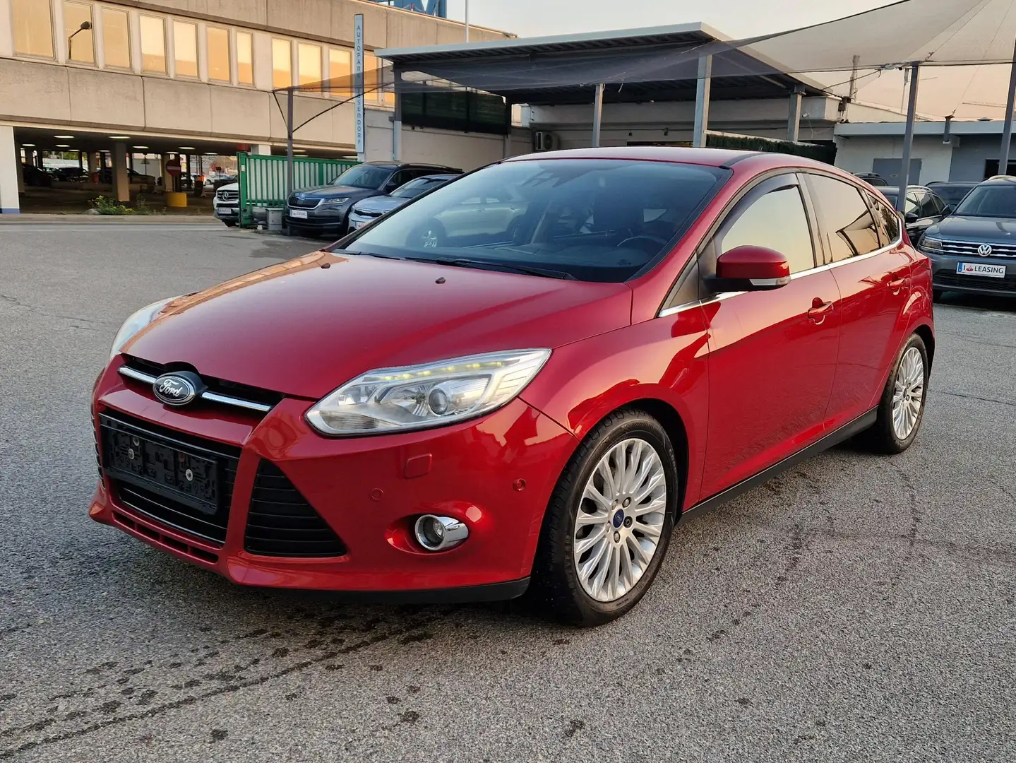 Ford Focus Titanium 1.0 EcoBoost Rot - 1