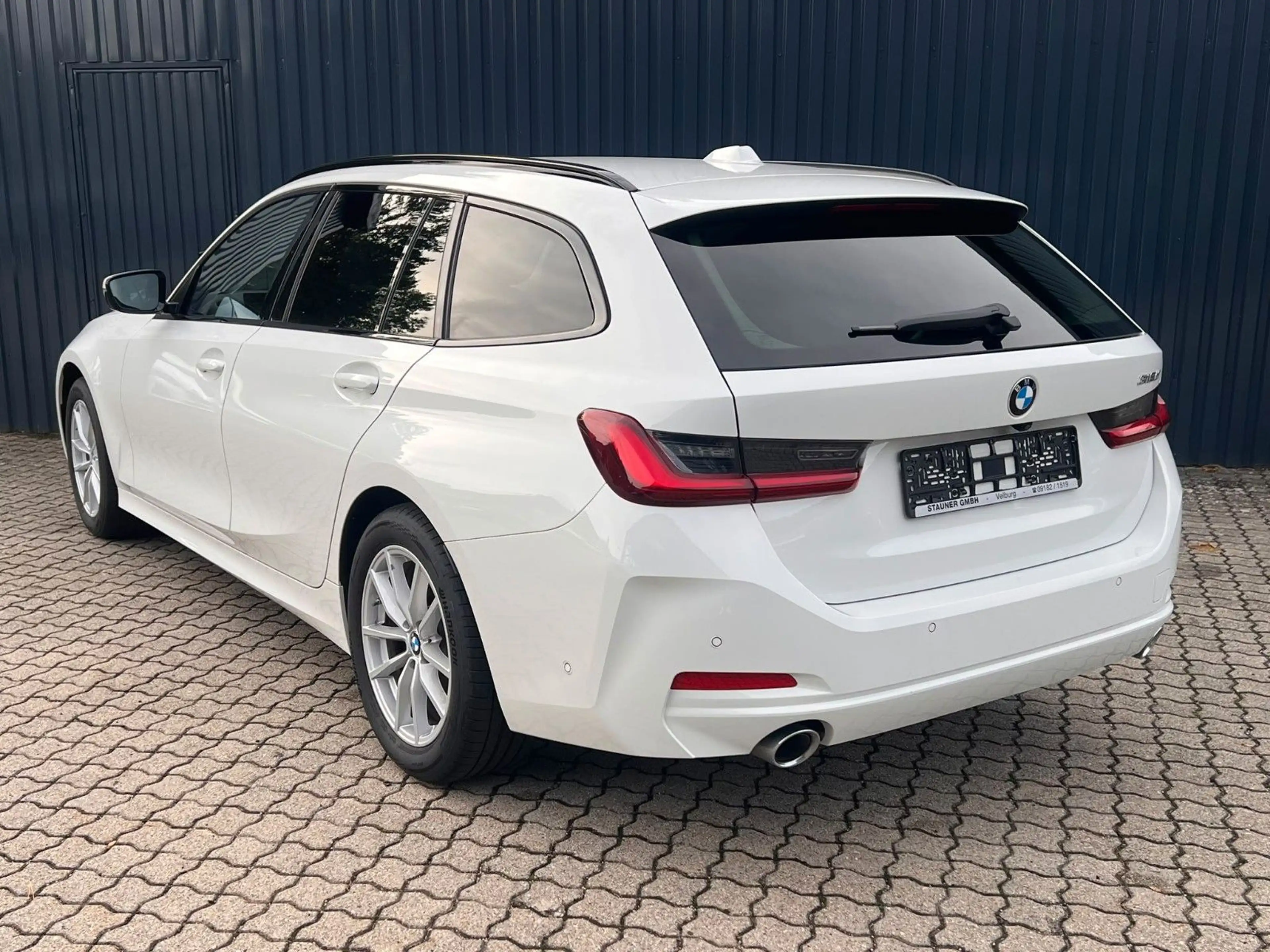 BMW 318 D Aut. Touring /HeadUp/360°Kam/getöntScheib — photo 8