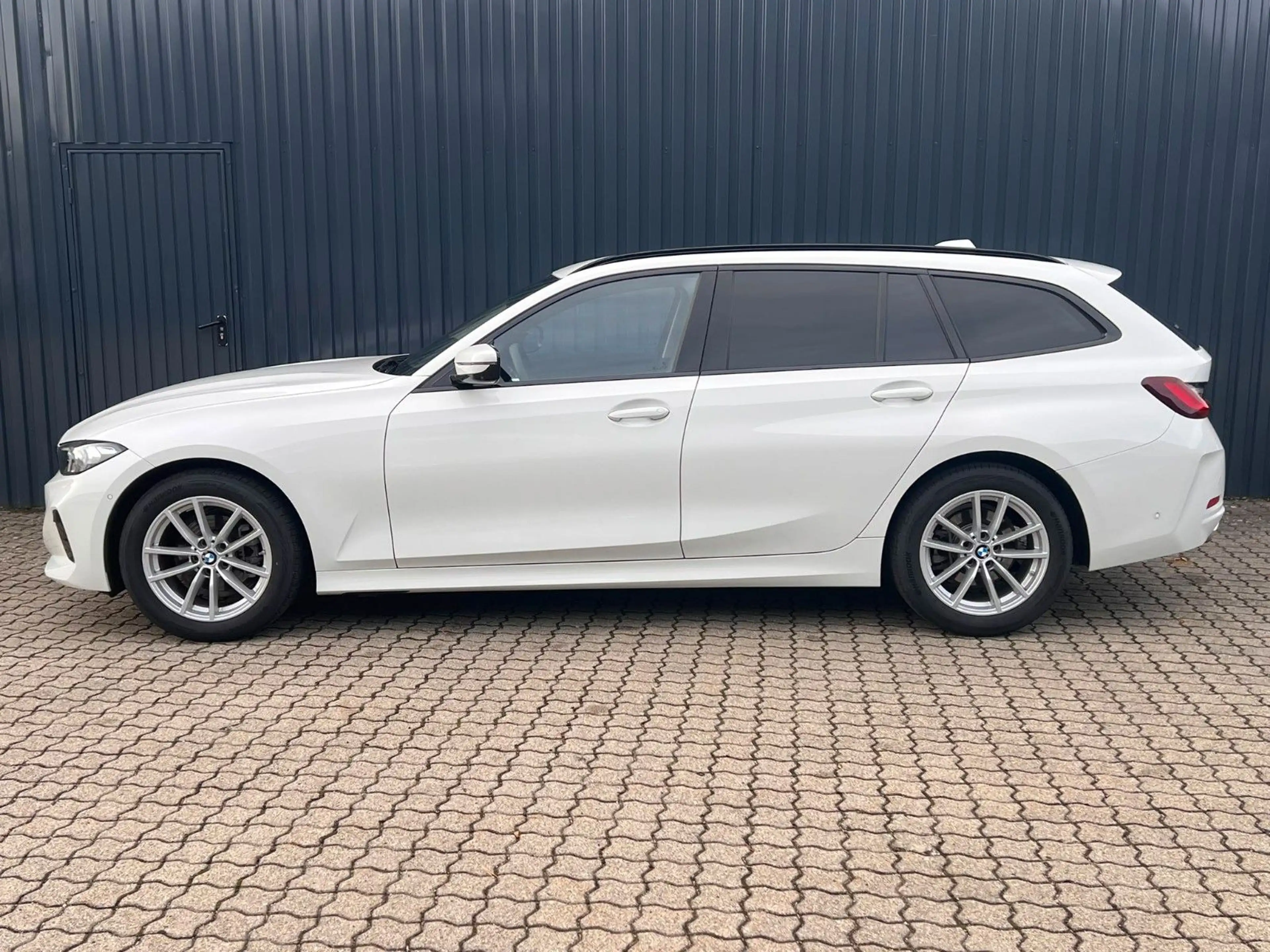BMW 318 D Aut. Touring /HeadUp/360°Kam/getöntScheib — photo 7