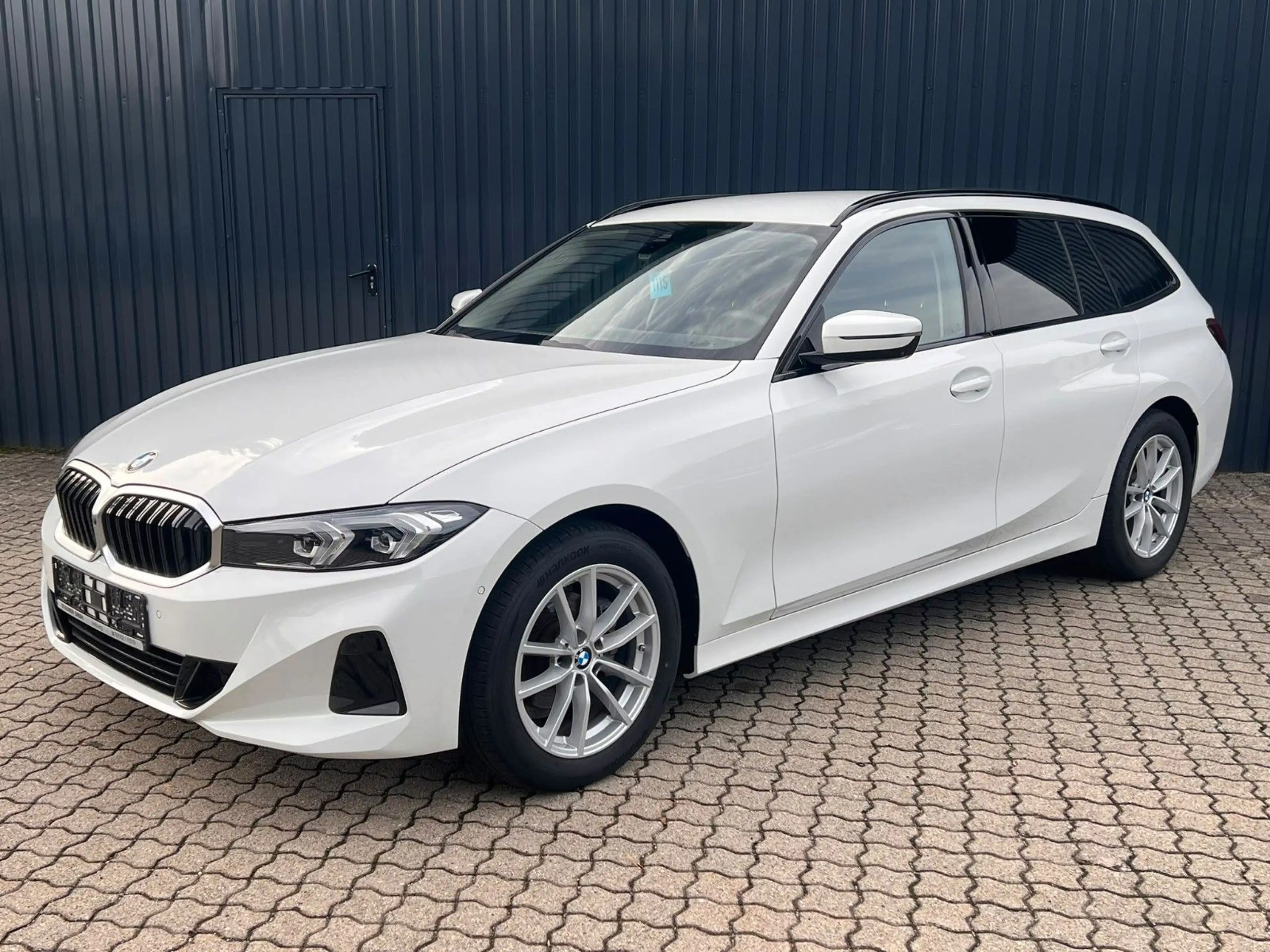 BMW 318 D Aut. Touring /HeadUp/360°Kam/getöntScheib — photo 3