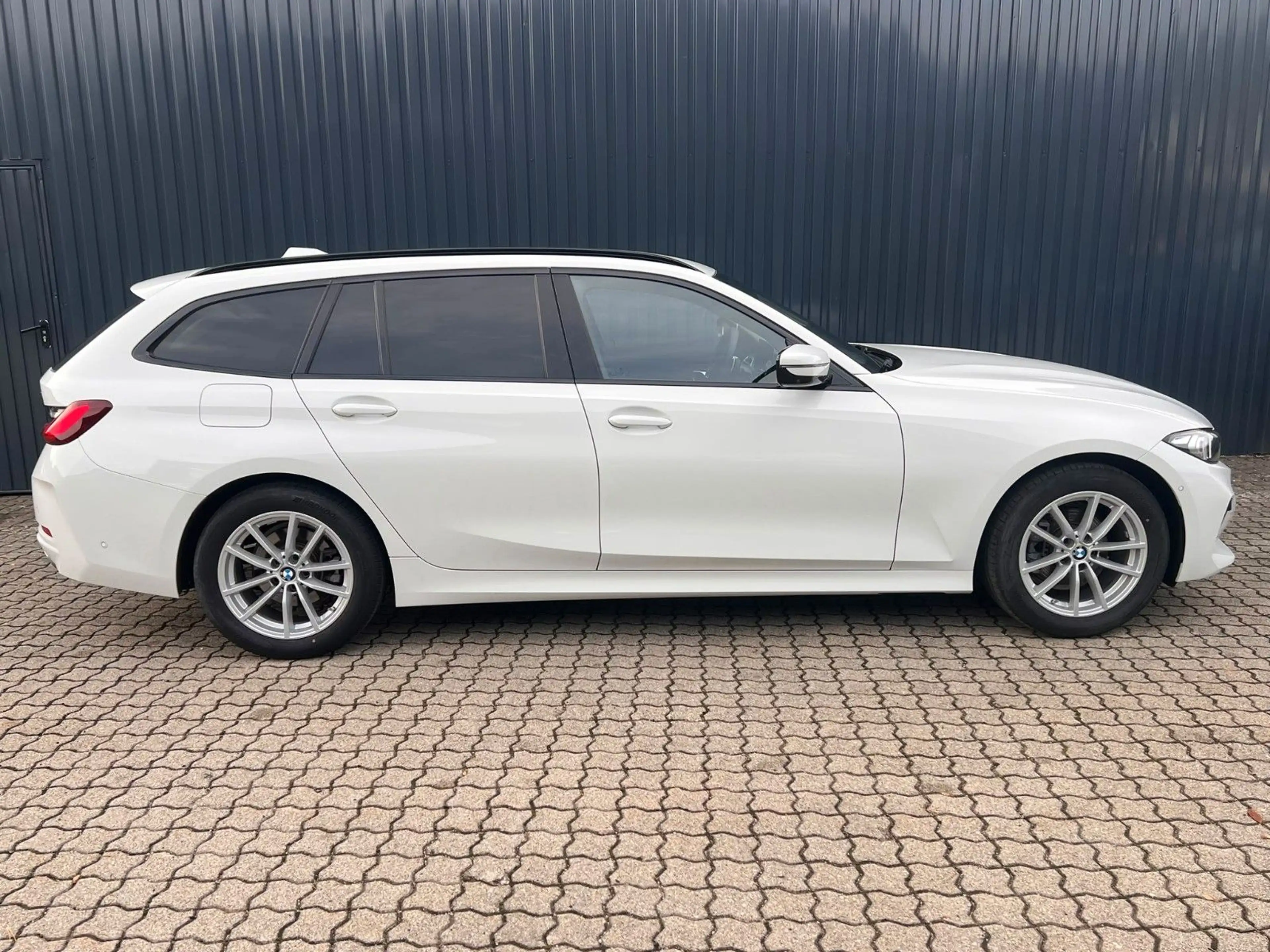 BMW 318 D Aut. Touring /HeadUp/360°Kam/getöntScheib — photo 6