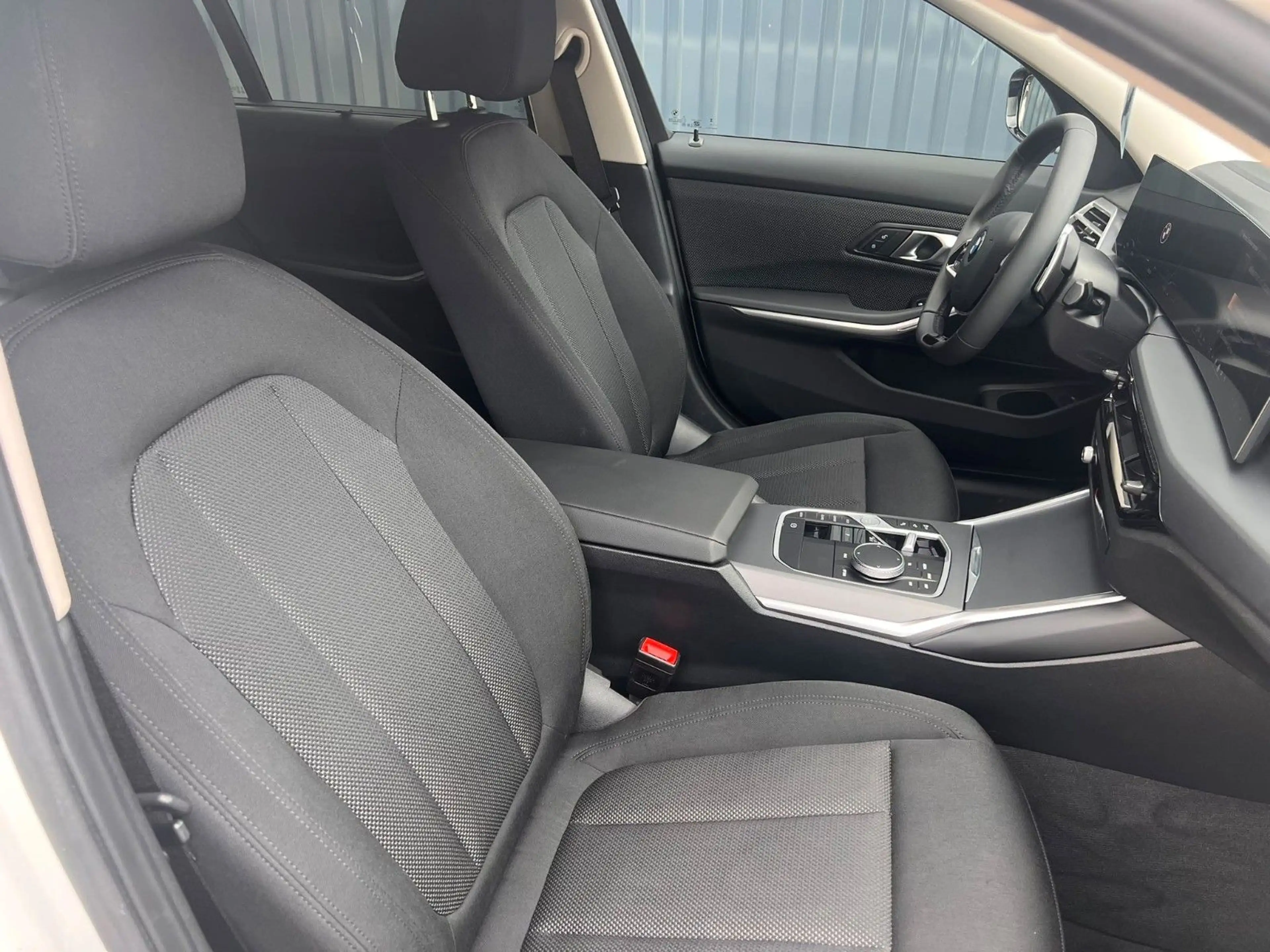 BMW 318 D Aut. Touring /HeadUp/360°Kam/getöntScheib — photo 13