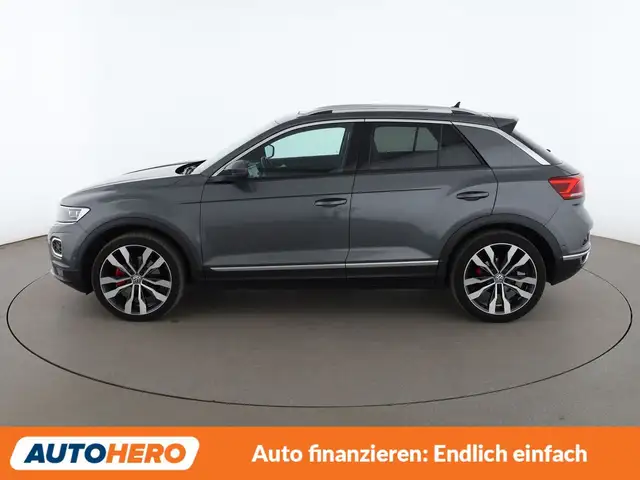 Volkswagen T-Roc view 3