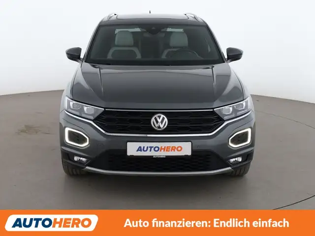 Volkswagen T-Roc view 9