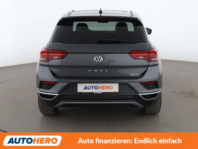 Volkswagen T-Roc view 5