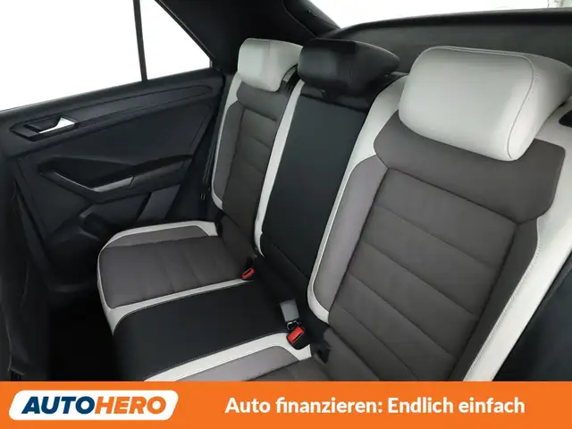Volkswagen T-Roc view 14