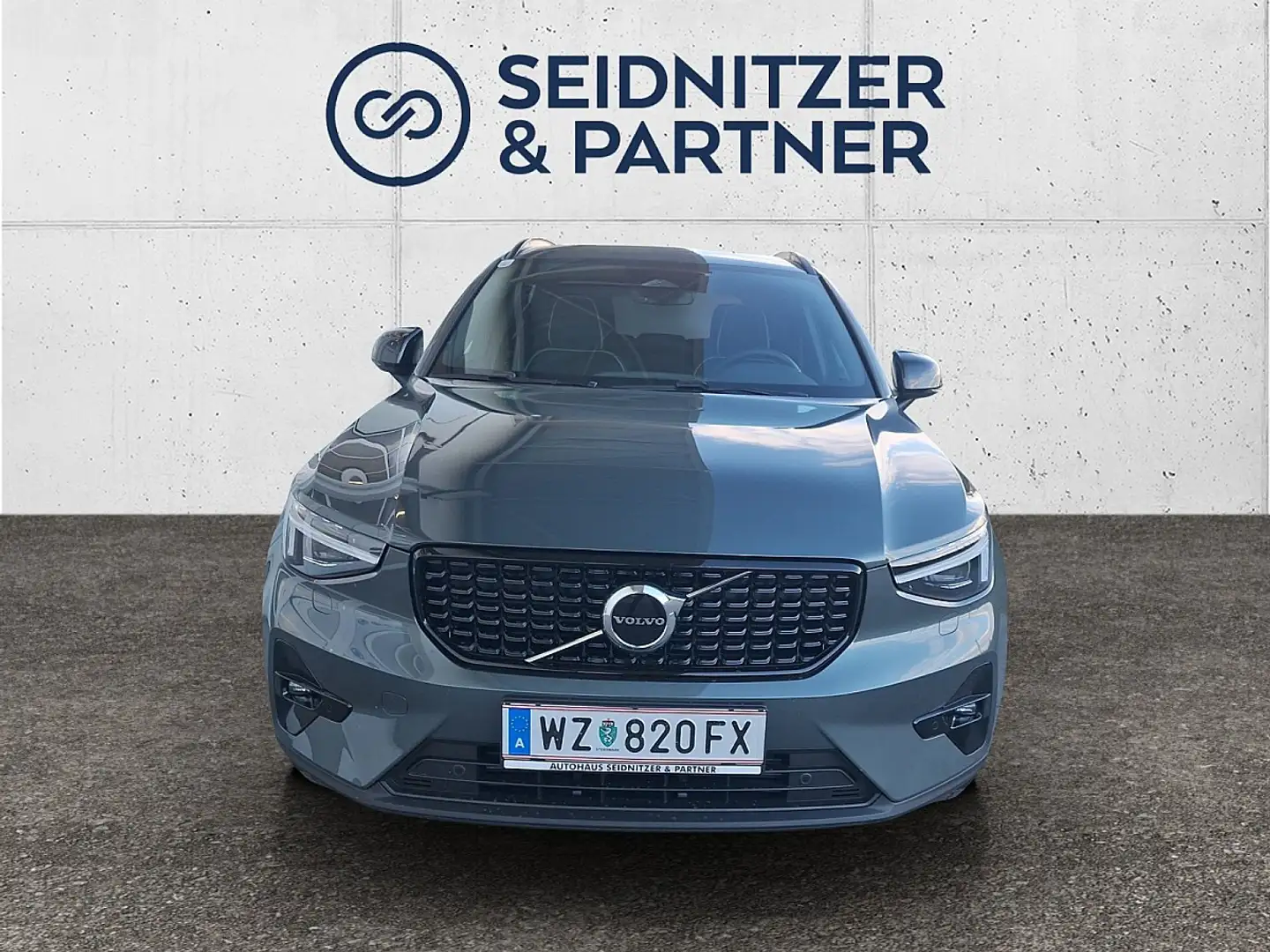 Volvo XC40 B3 Plus Dark Aut. Зелёный - 2