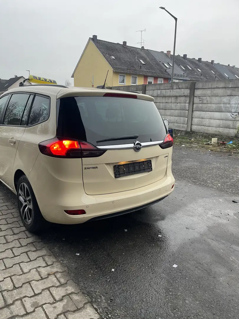 Opel Zafira Tourer - 2
