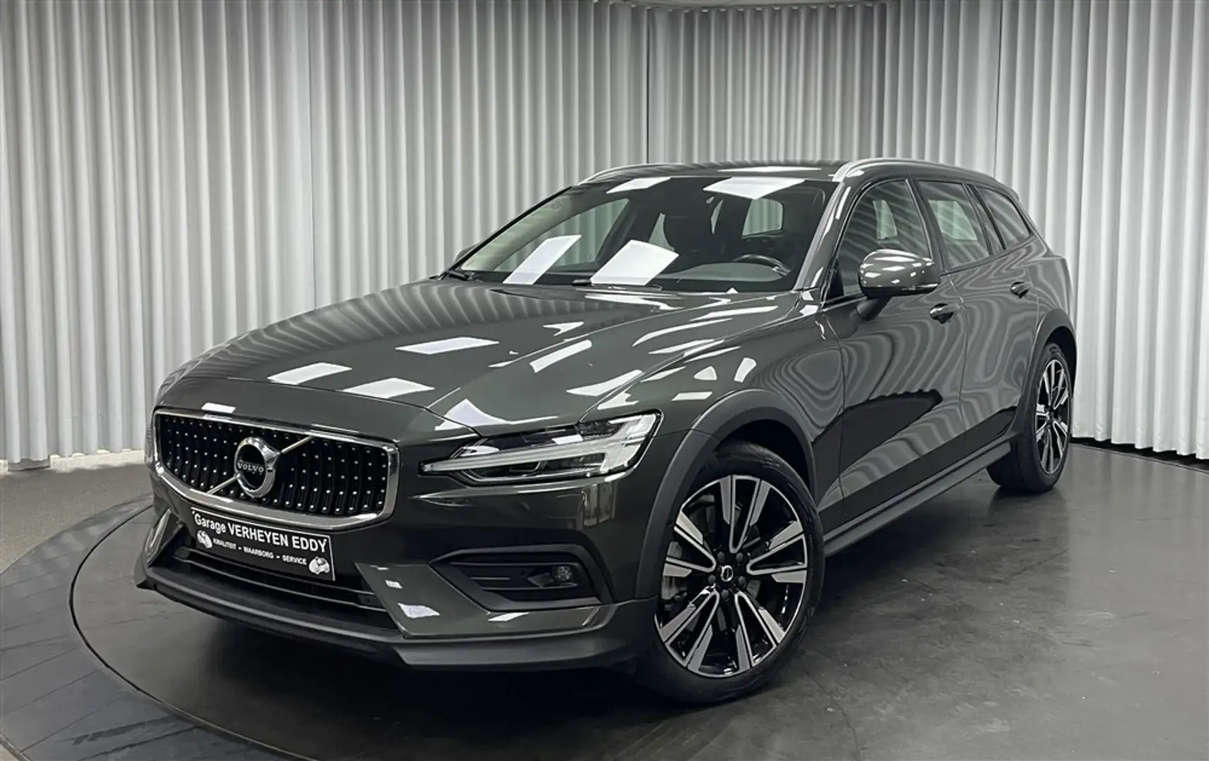 Volvo V60 Cross Country CC / B5 AWD / Lichte Vracht / Aut / Leder / LED... Grijs - 1