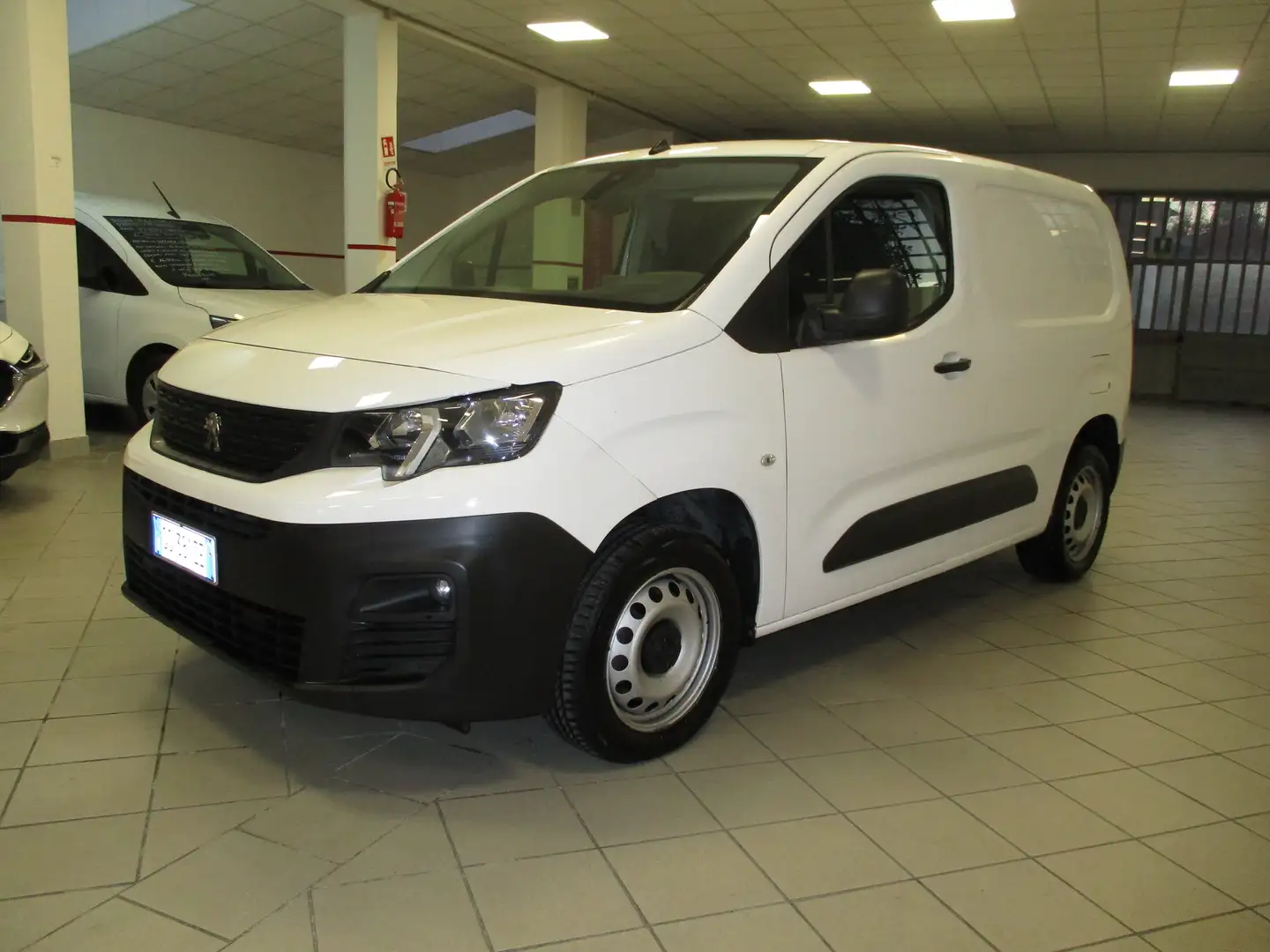 Peugeot Partner 1.5 BLUEHDI-AUT-131CV-PREMIUM-DISTR FATTA-UNIPROPR Bianco - 2