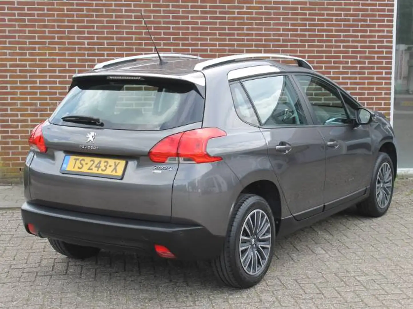 Peugeot 2008 1.2 PureTech 110pk S&amp;S Active Grijs - 2