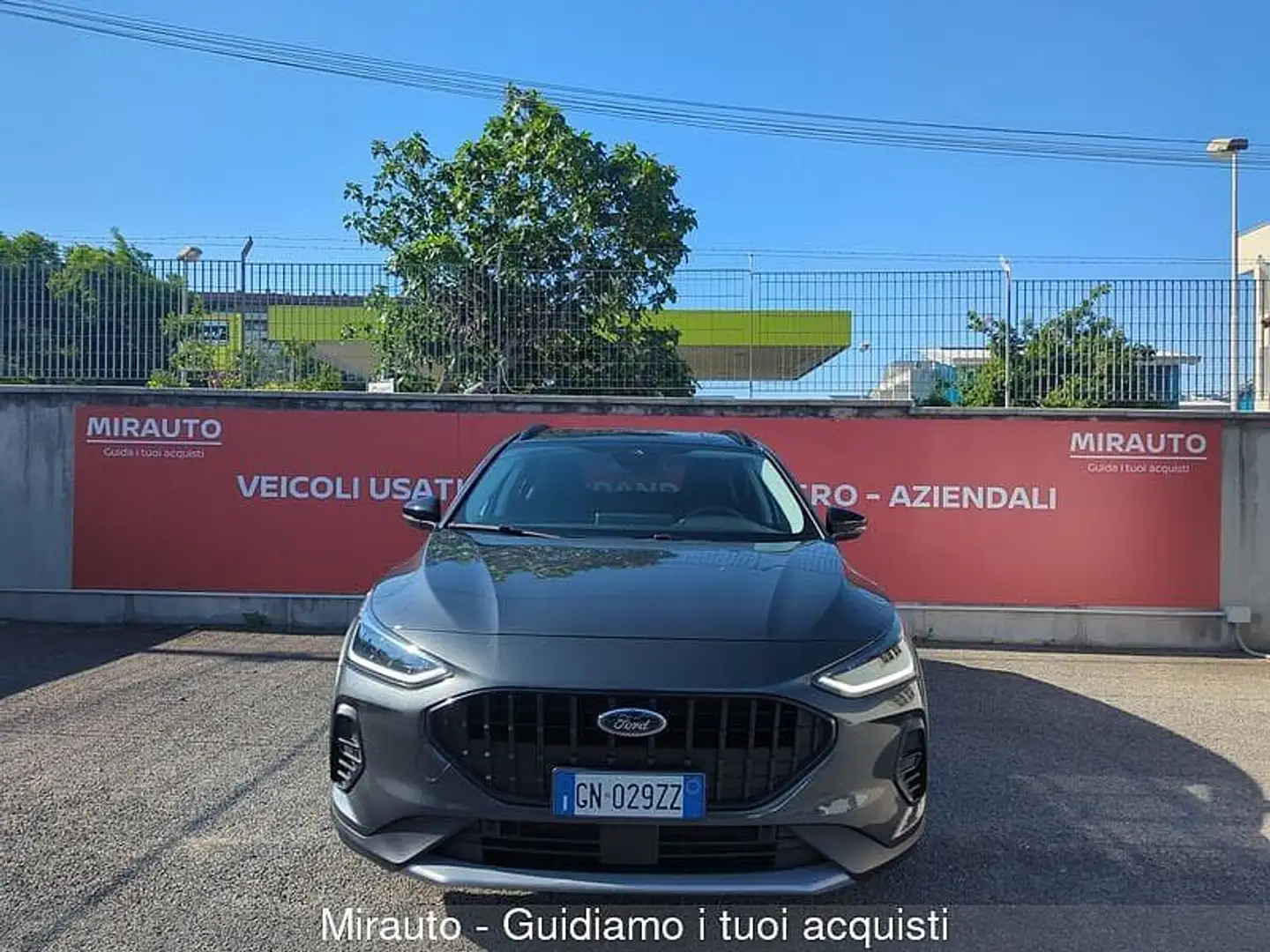 Ford Focus 4ª serie Focus 1.0 EcoBoost Hybrid 125 CV 5p. Acti Grijs - 2