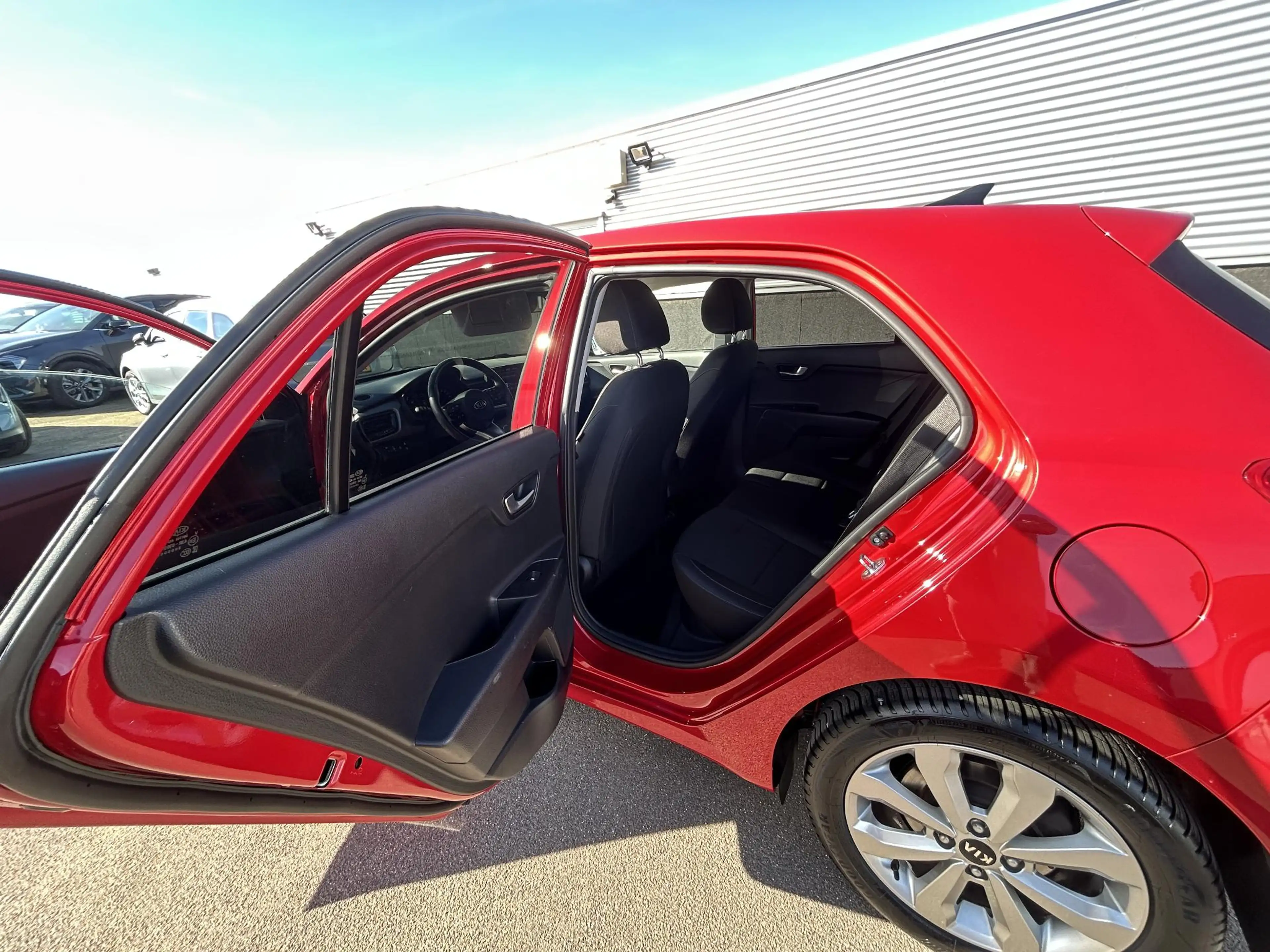 Kia Rio 1.0 T-GDi MHEV DynamicPlusLine Trekhaak, Nieuw gel — photo 14