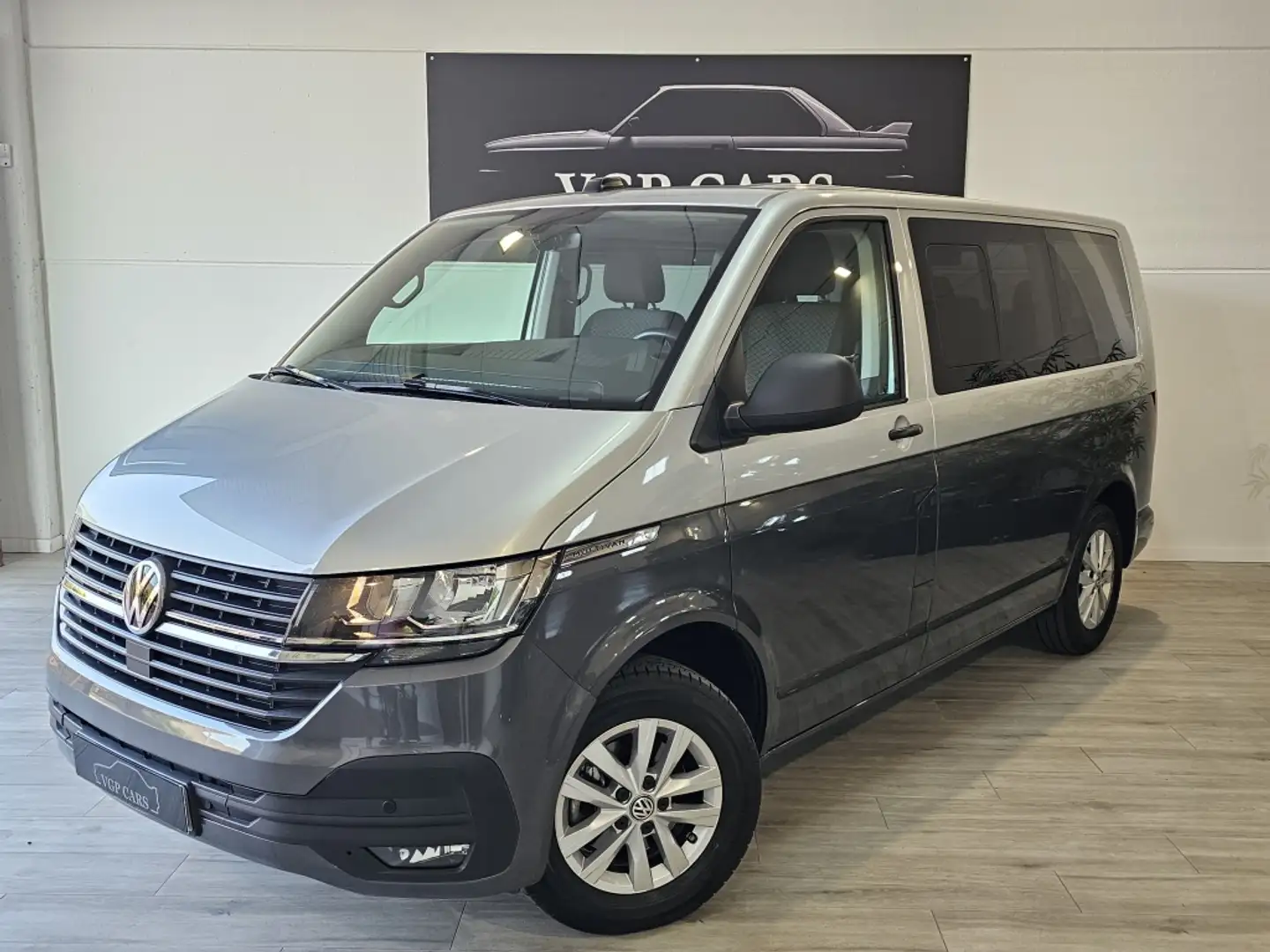 Volkswagen T7 Multivan 2.0TDI Batalla Corta Origin DSG 110kW Grijs - 1