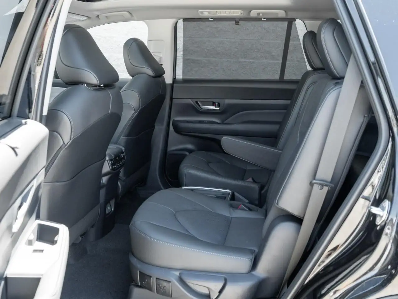 Toyota Grand Highlander снимка Toyota Grand Highlander