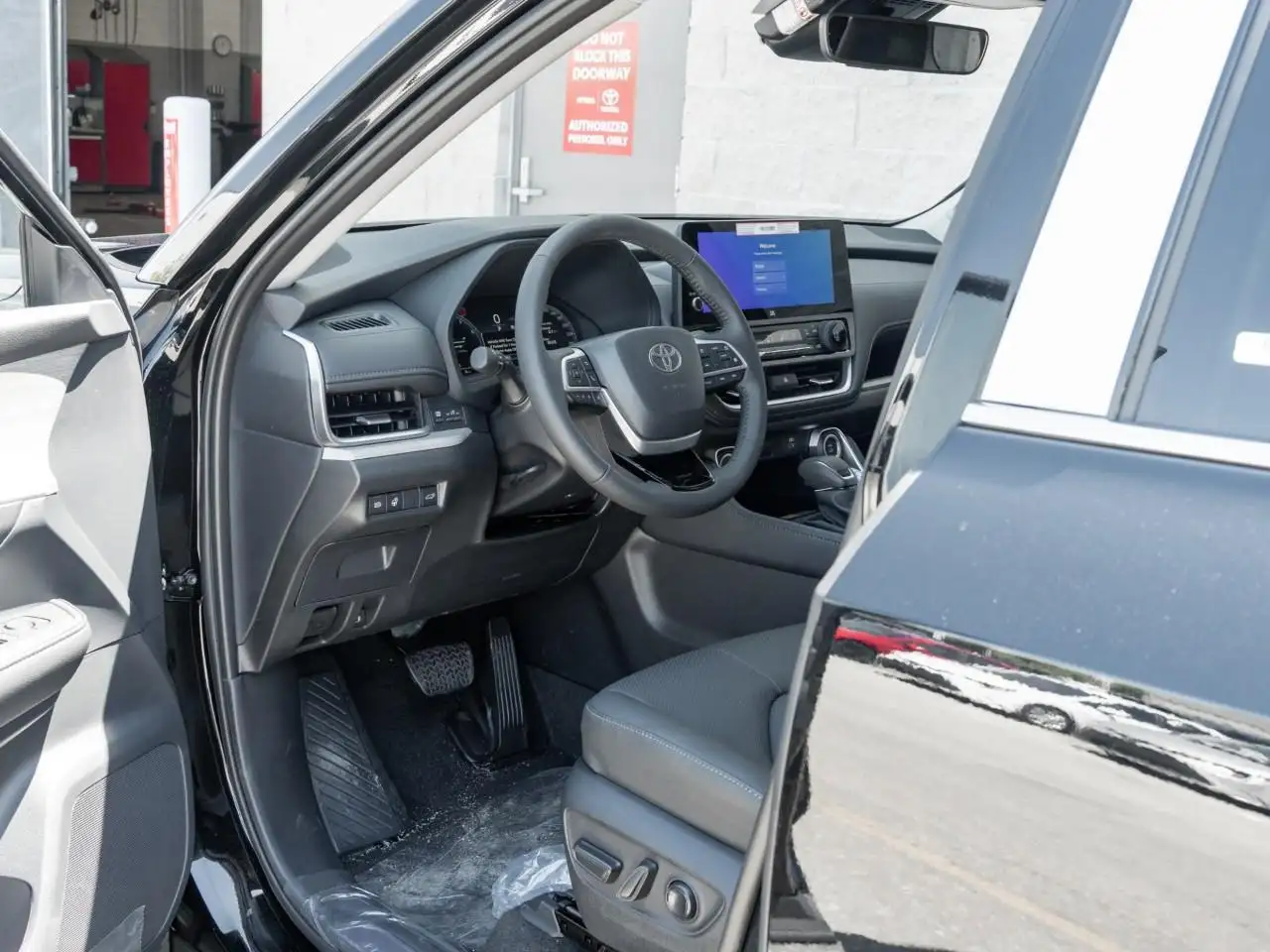 Toyota Grand Highlander снимка Toyota Grand Highlander