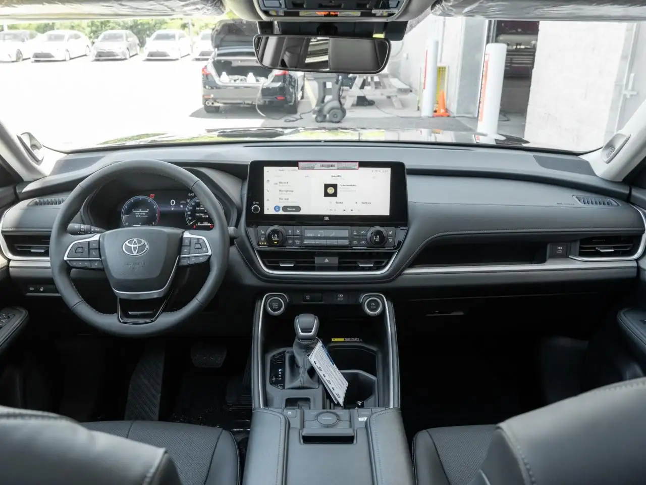 Toyota Grand Highlander снимка Toyota Grand Highlander