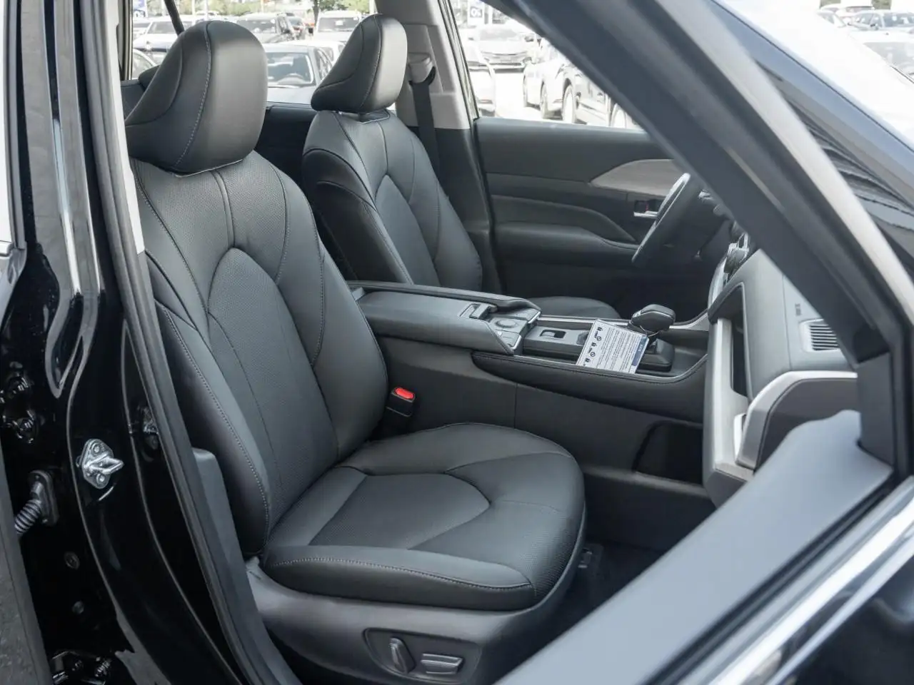 Toyota Grand Highlander снимка Toyota Grand Highlander