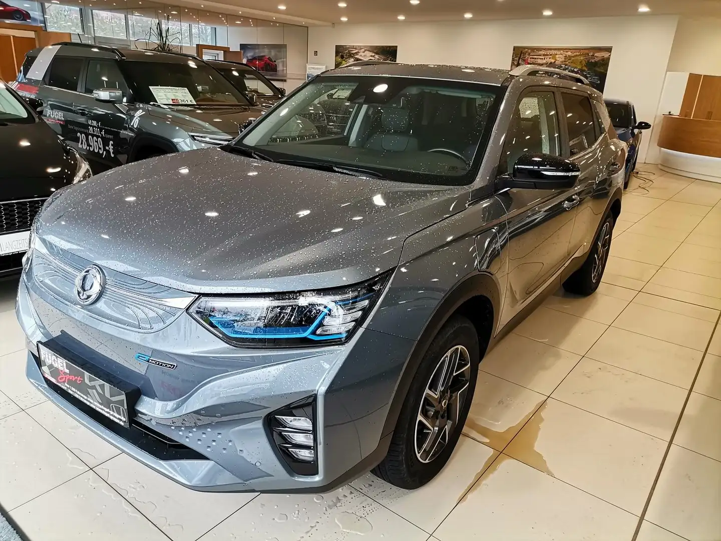 SsangYong Korando e-Motion 61,5 kWh Titanium 4x2 LED|Navi|ACC Grau - 2