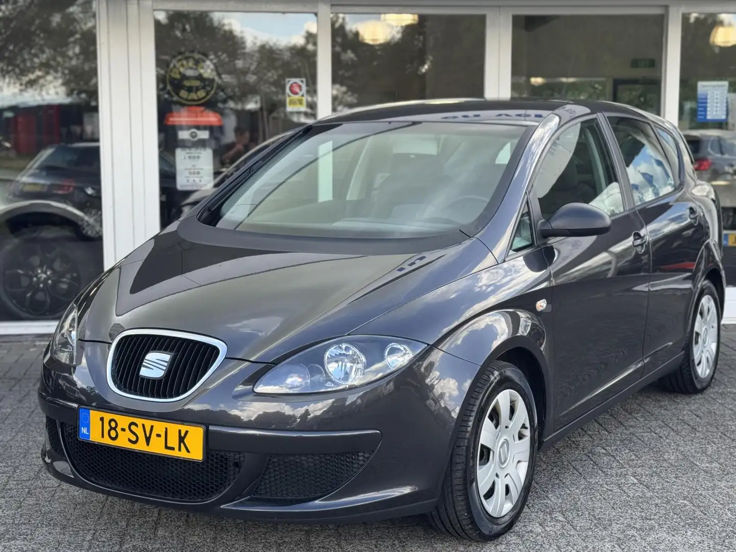 SEAT Toledo 1.9 TDI 105pk,Airco,Elek pakket,cpv,trekhaak,Busin Zwart - 2
