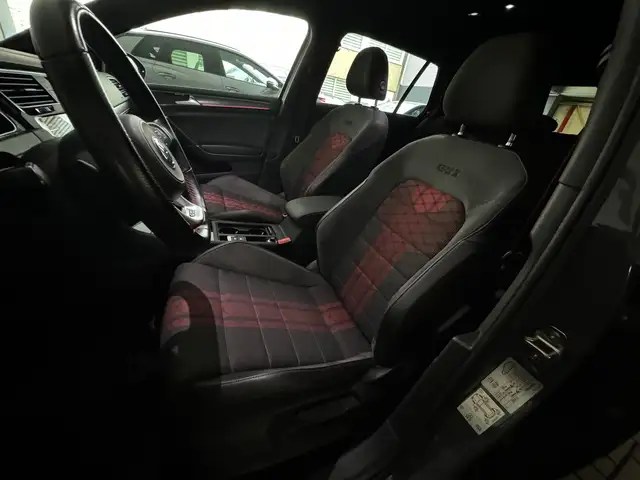 Volkswagen Golf view 5