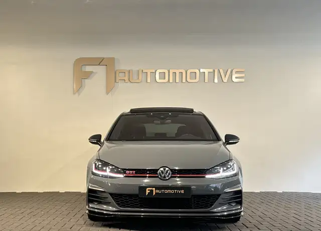 Volkswagen Golf view 3