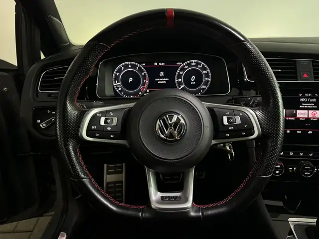 Volkswagen Golf view 6