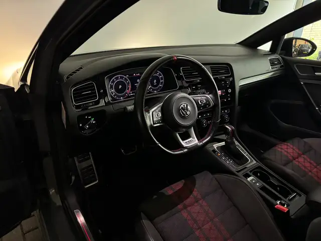 Volkswagen Golf view 2