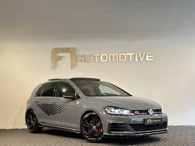 Volkswagen Golf view 4