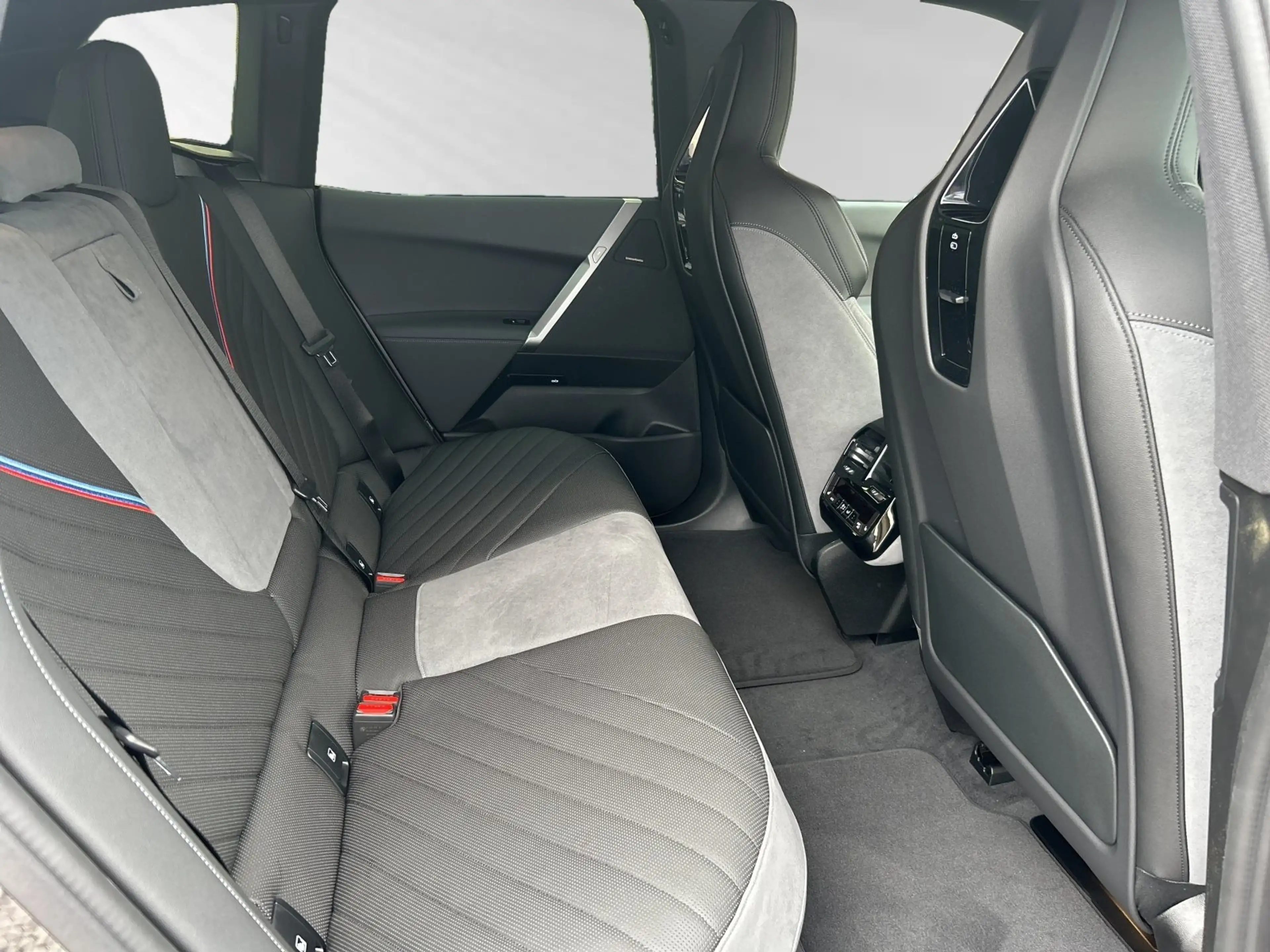 BMW iX xDrive60 M Sport Pro|AHK|SkyLounge|Autobahnass. — photo 15