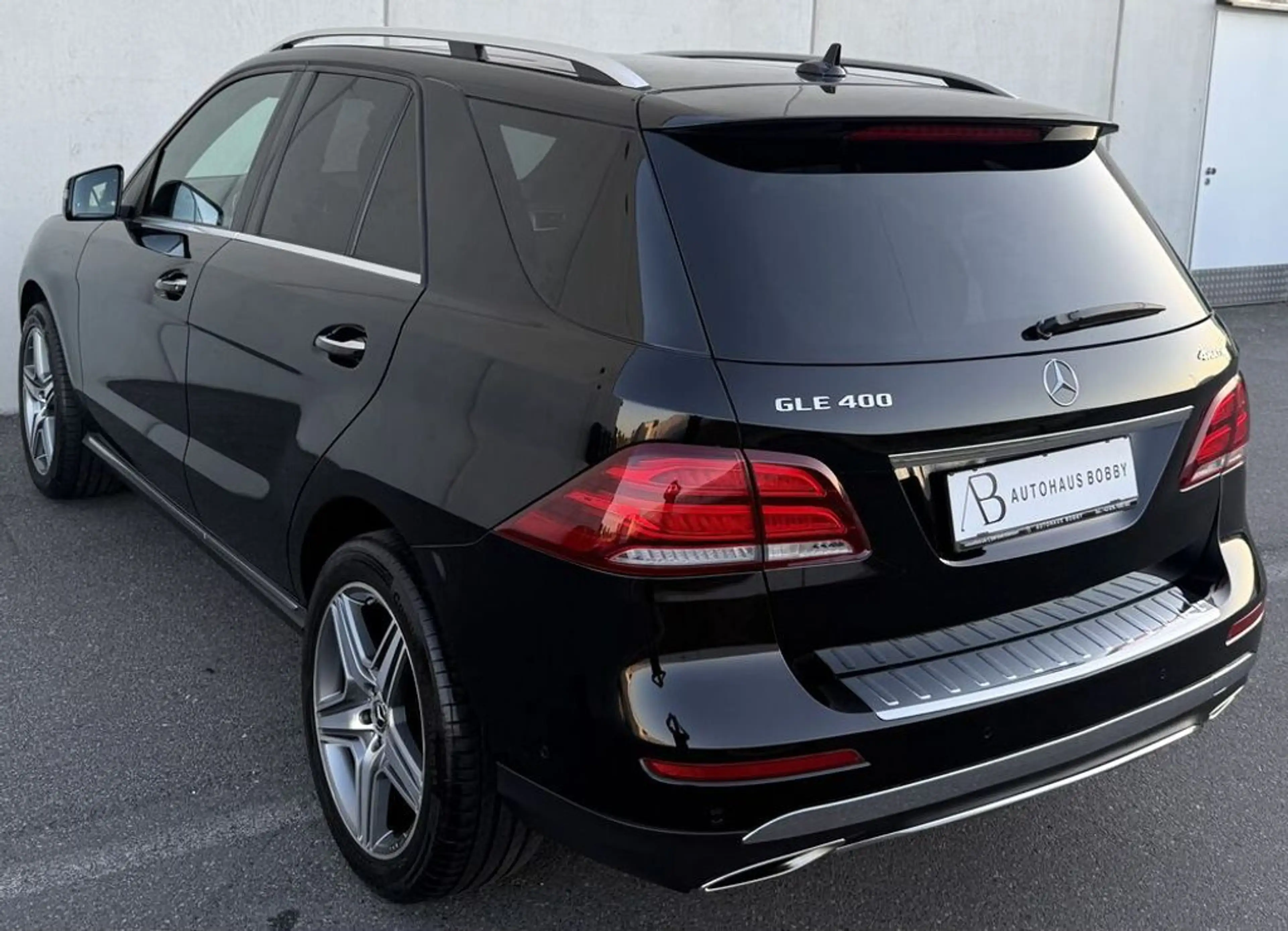 Mercedes-Benz GLE 400 4Matic — photo 11