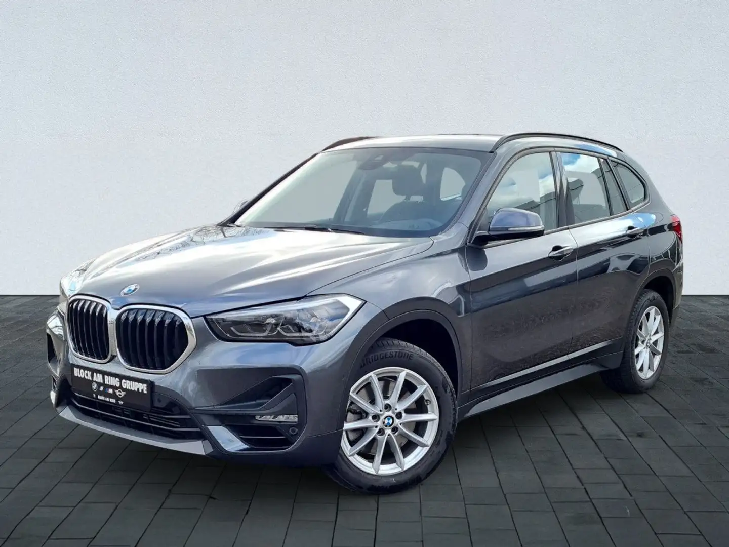 BMW X1 xDrive20iA Advantage Navi AdLED Tempo PDC SHZ Grau - 1