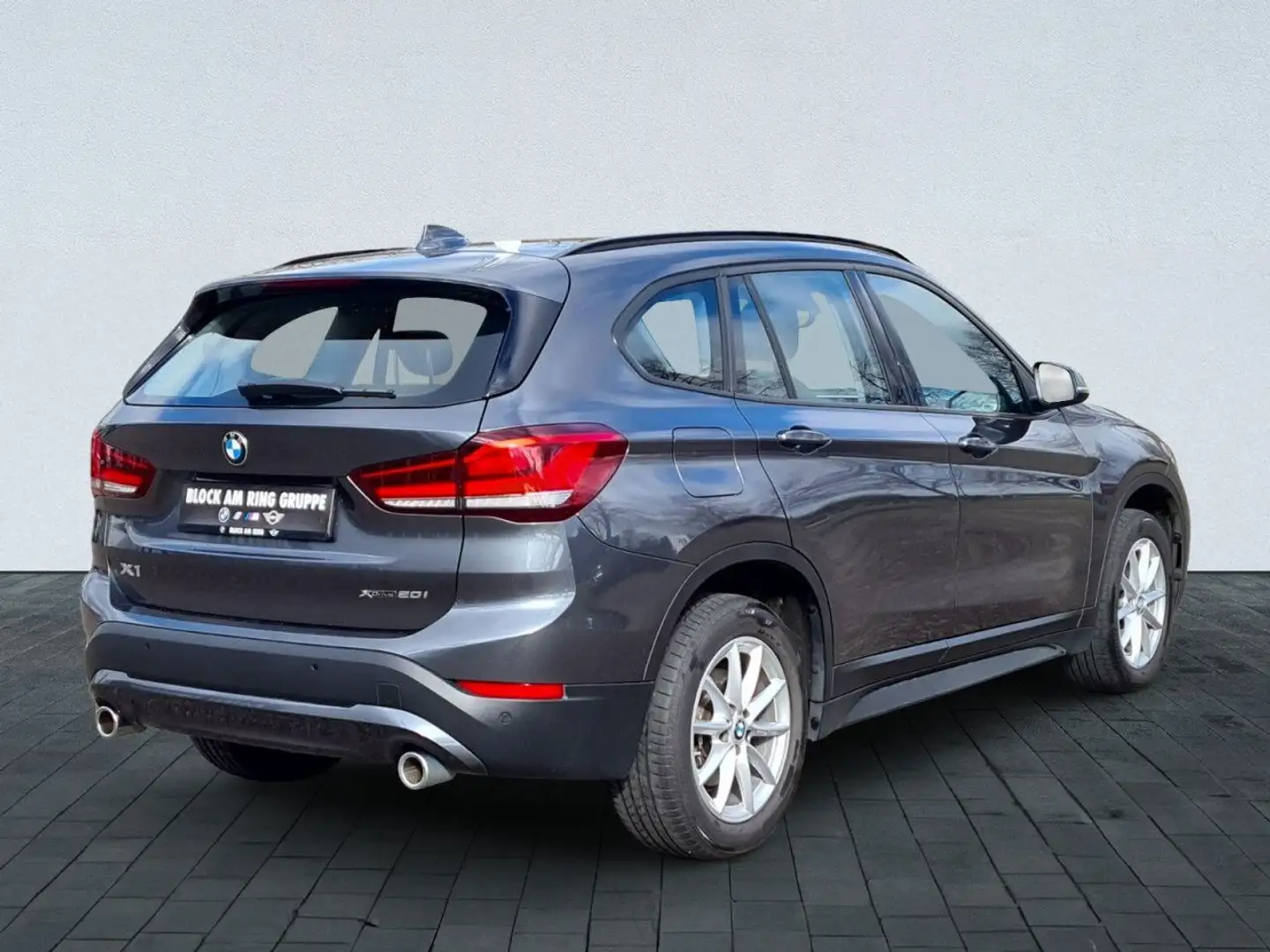 BMW X1 xDrive20iA Advantage Navi AdLED Tempo PDC SHZ Grau - 2