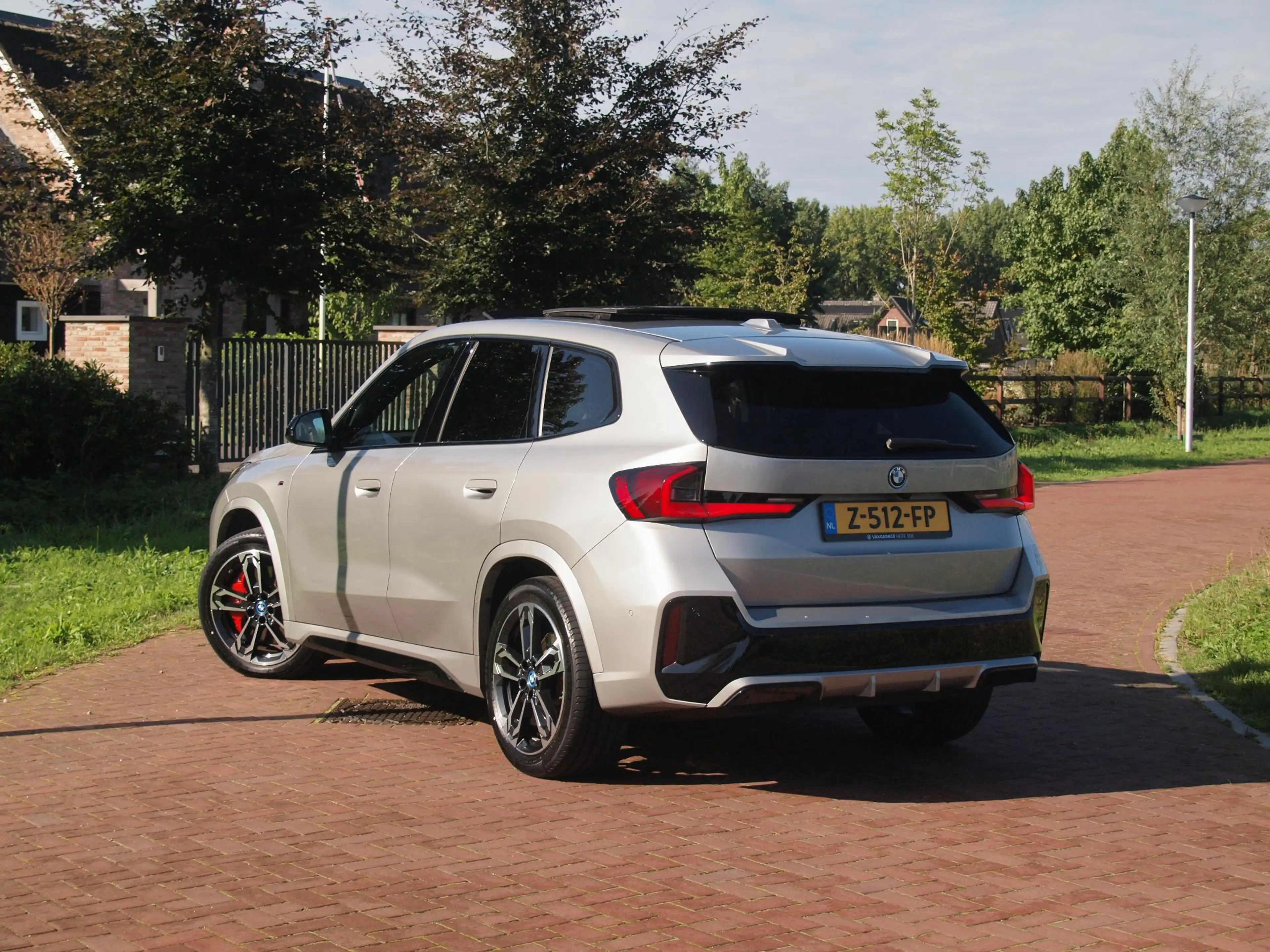 BMW iX1 xDrive30 67 kWh Panoramadak | Camera | Sfeerverlic — photo 3