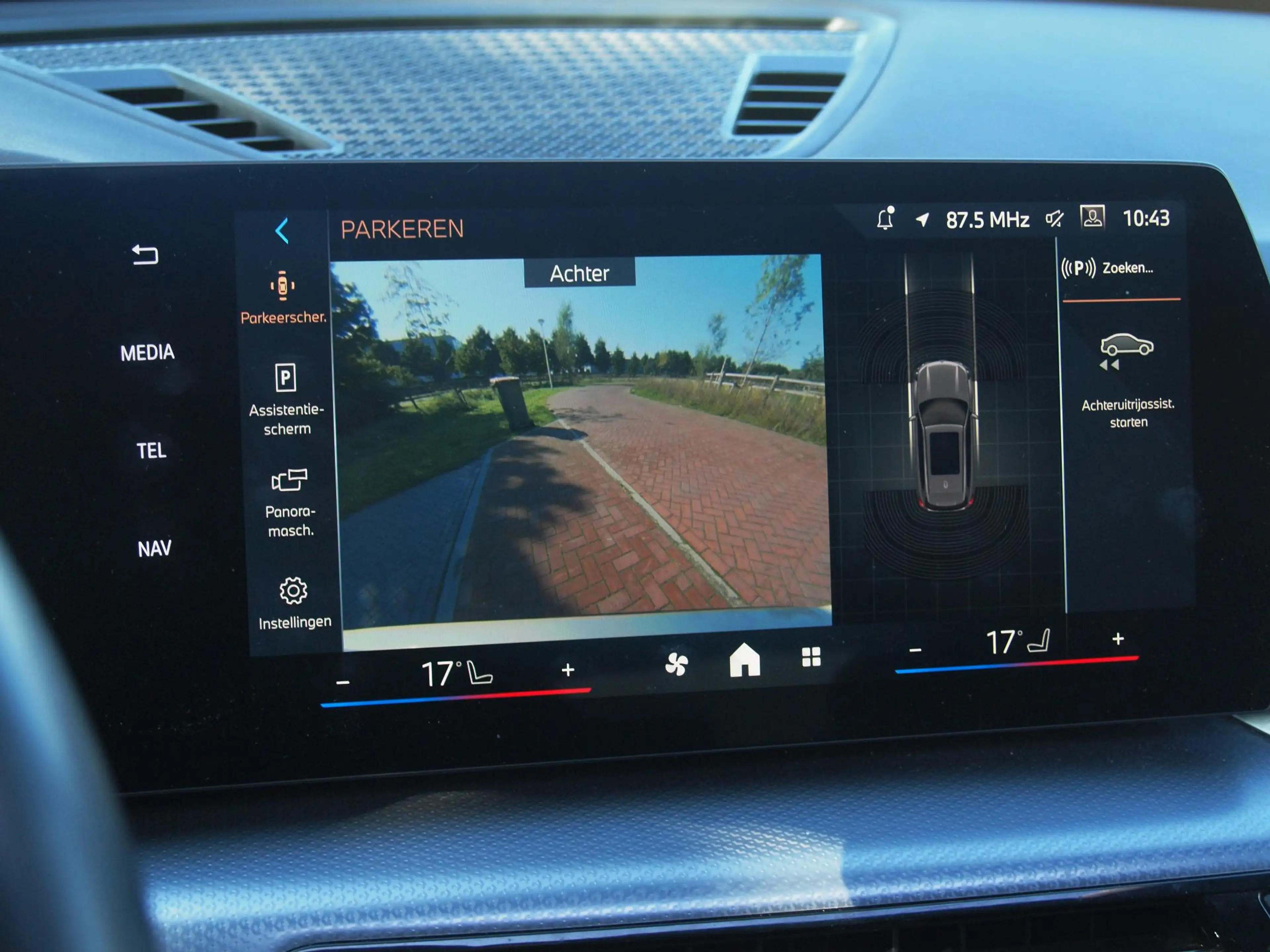 BMW iX1 xDrive30 67 kWh Panoramadak | Camera | Sfeerverlic — photo 21