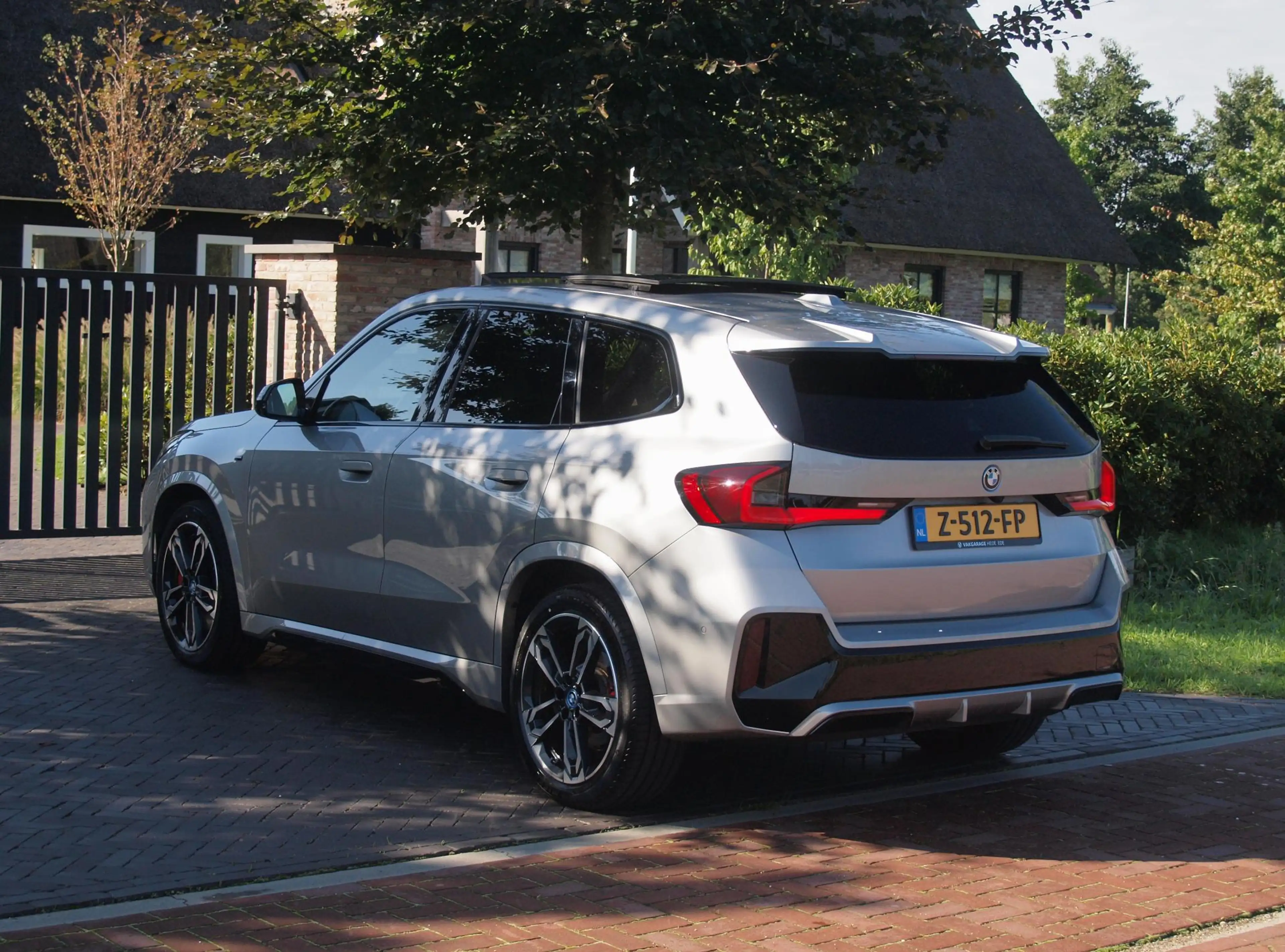 BMW iX1 xDrive30 67 kWh Panoramadak | Camera | Sfeerverlic — photo 8