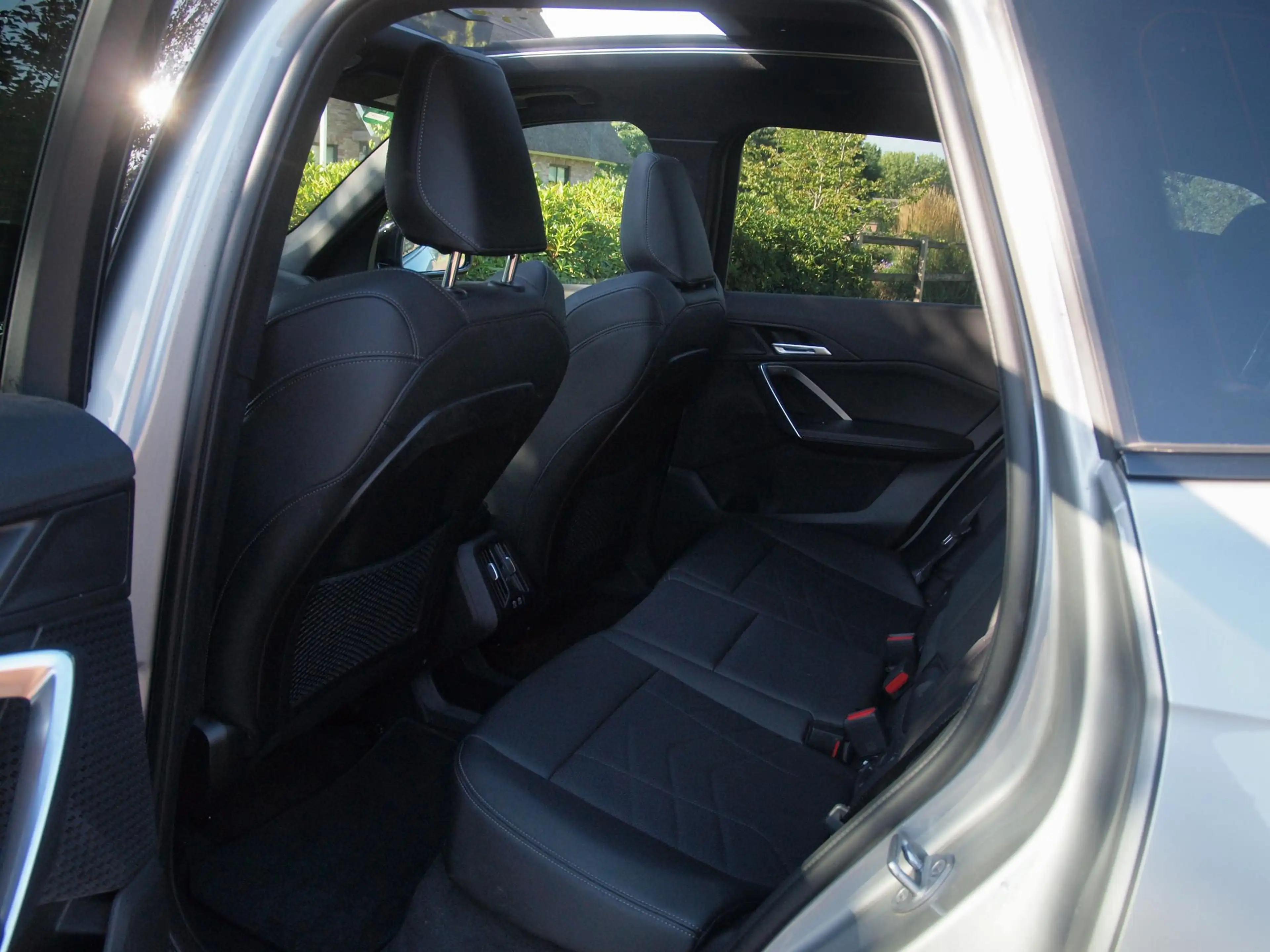 BMW iX1 xDrive30 67 kWh Panoramadak | Camera | Sfeerverlic — photo 29