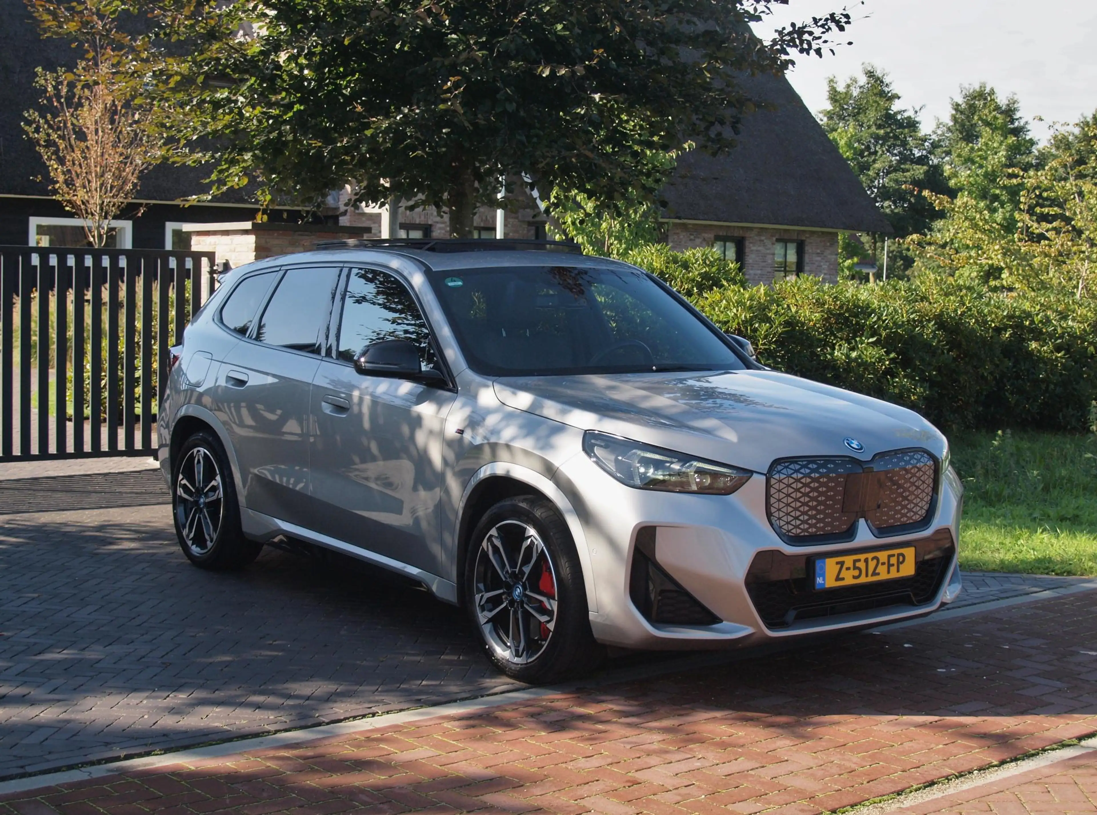BMW iX1 xDrive30 67 kWh Panoramadak | Camera | Sfeerverlic — photo 4