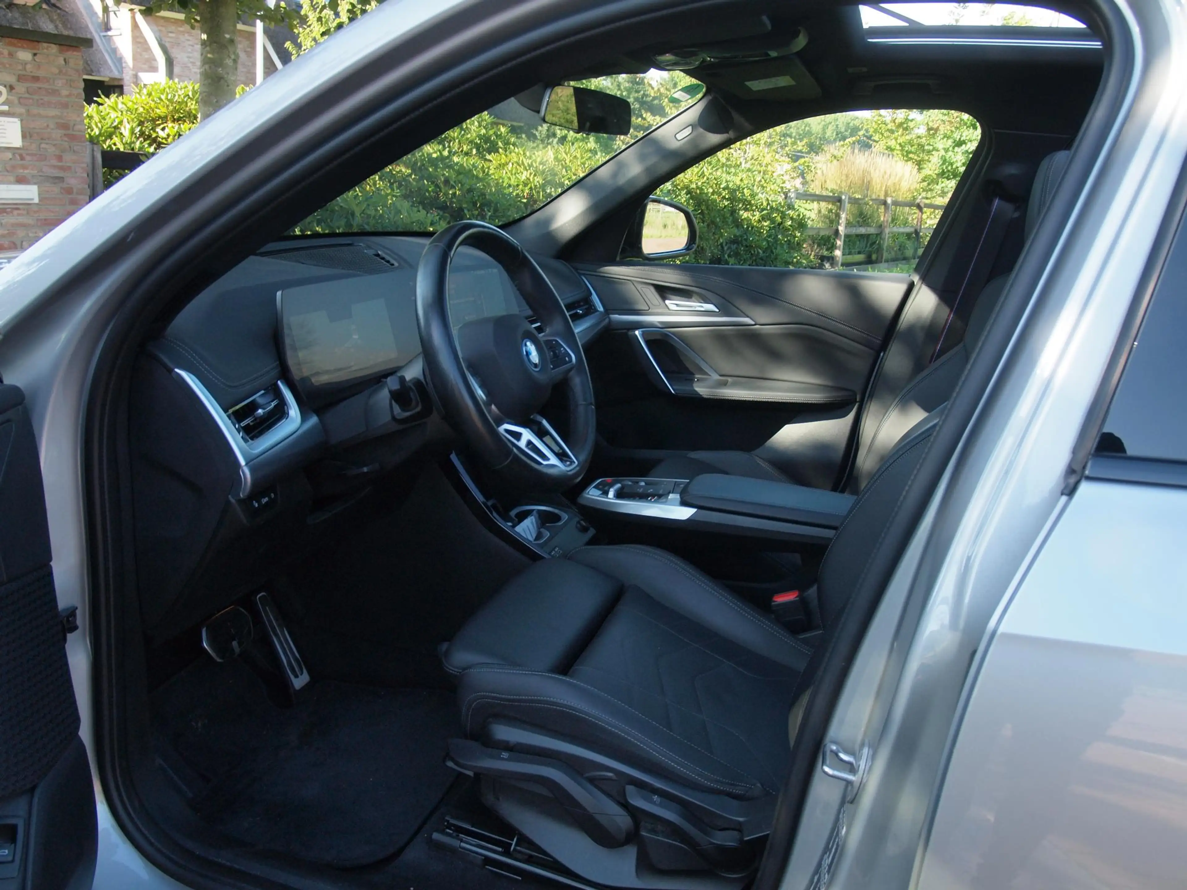 BMW iX1 xDrive30 67 kWh Panoramadak | Camera | Sfeerverlic — photo 14