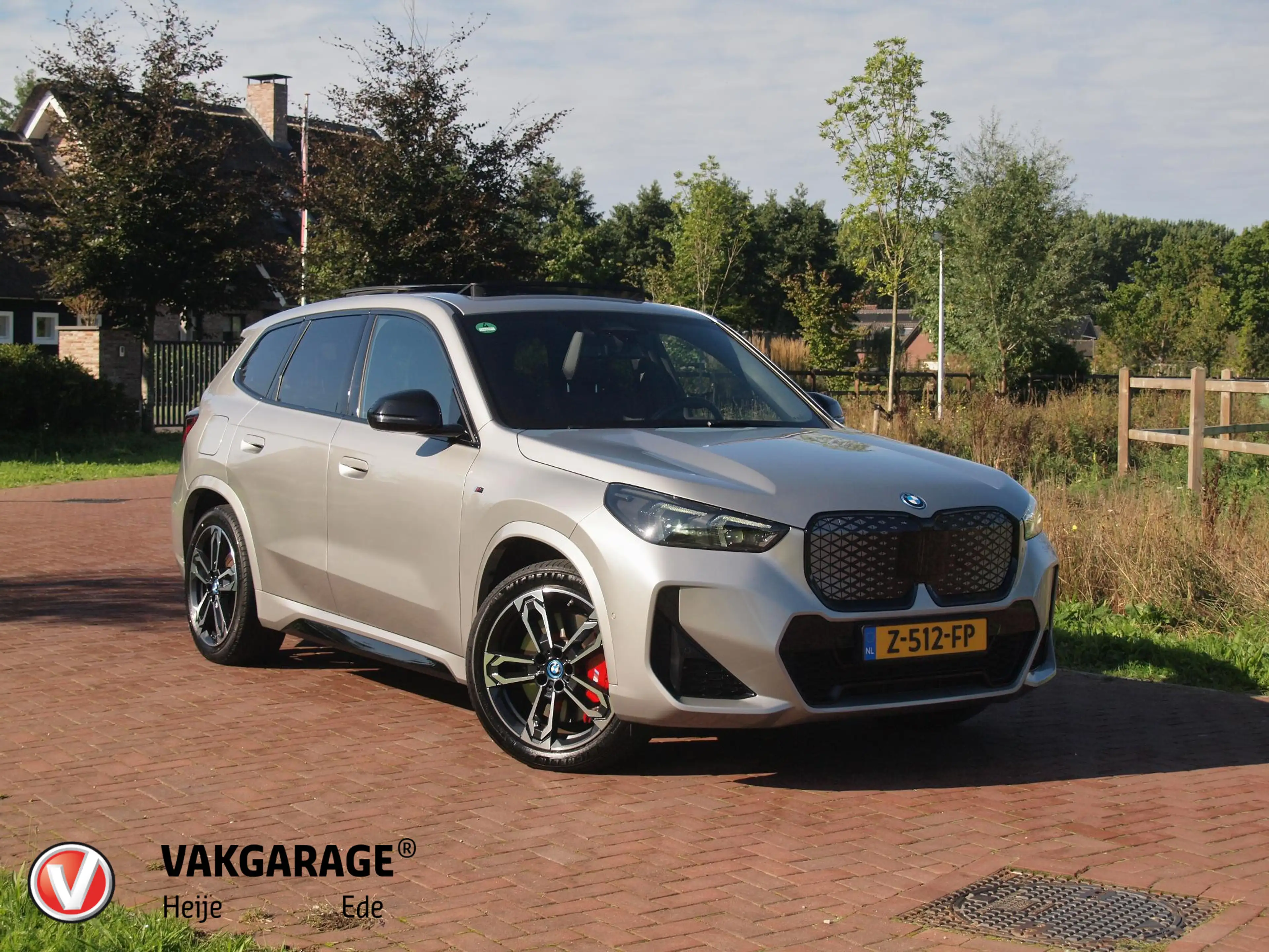 BMW iX1 xDrive30 67 kWh Panoramadak | Camera | Sfeerverlic