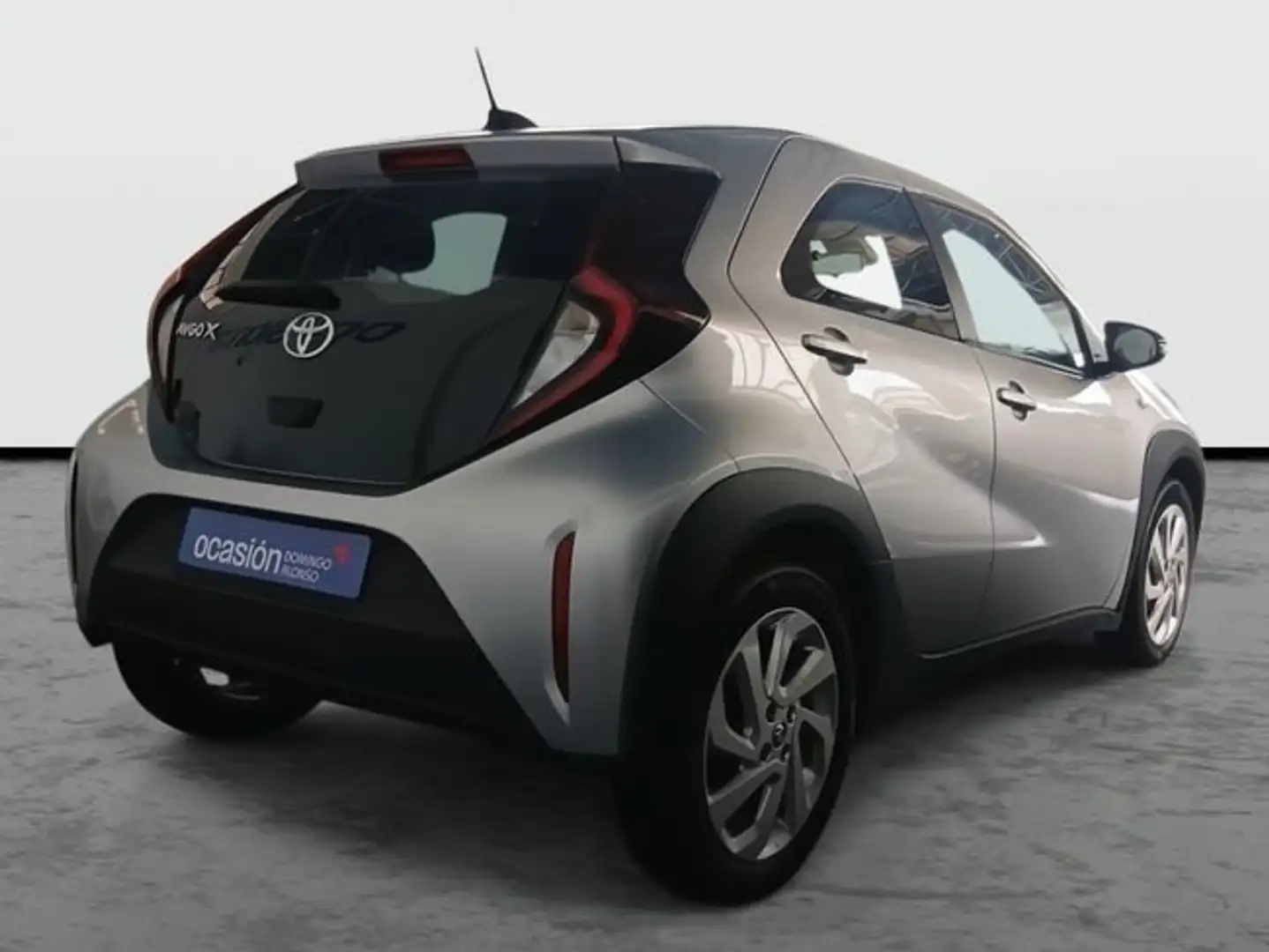 Toyota Aygo X CROSS 1.0 5D 5MT X-PLAY Plateado - 2