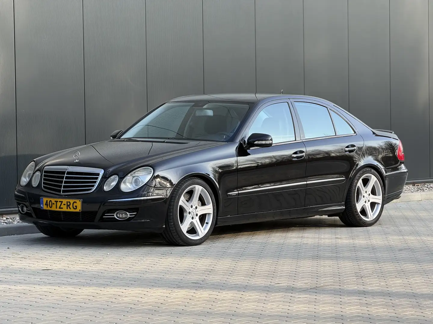 Mercedes-Benz E 420 V8 CDI Avantgarde Sport Schwarz - 1