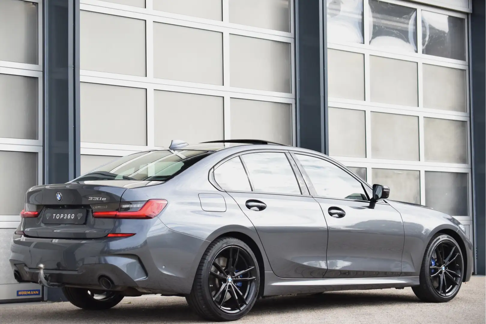 BMW 330 3-serie 330e M-Sport Dakje | Full options | Trekha Grijs - 2
