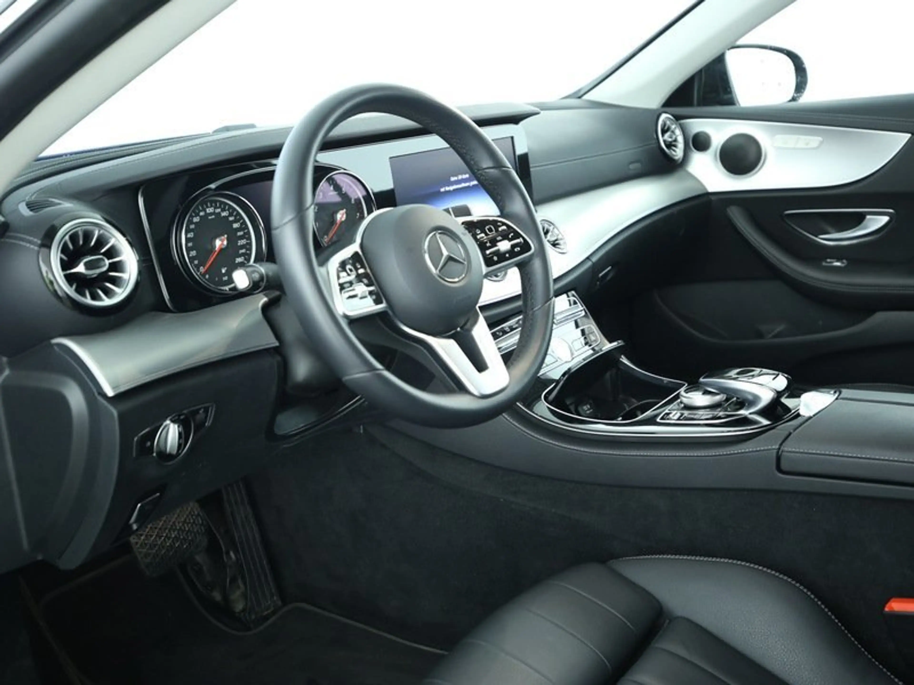 Mercedes-Benz E 200 Cabrio Avantgarde Night Leder/Widescre/Tot — photo 6